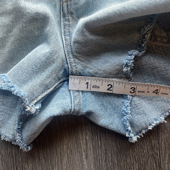 NWT Aritzia The Yoko Hi-Rise Jean Short ✧ 15 Years Barely There Blue ✧ Size 27 - Picture 8 of 8